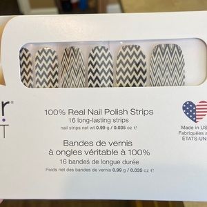 Color Street: “Keep Calm and Chevron”